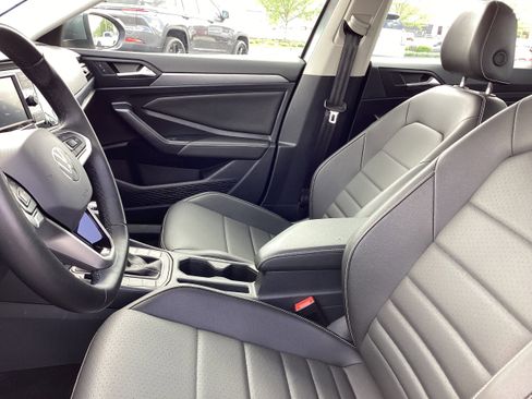 Used 2024 Volkswagen Jetta SE image 12