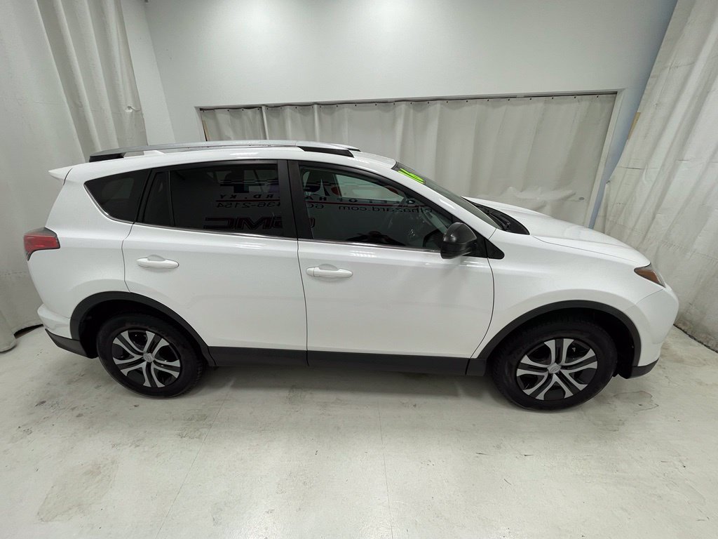 Used 2016 Toyota RAV4 LE AWD/4WD image 4