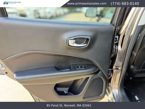 Used 2018 Jeep Compass Latitude AWD/4WD image 26