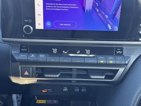 Used 2025 Toyota Camry SE image 22