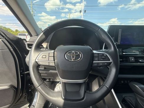 Used 2023 Toyota Highlander LE AWD/4WD image 14