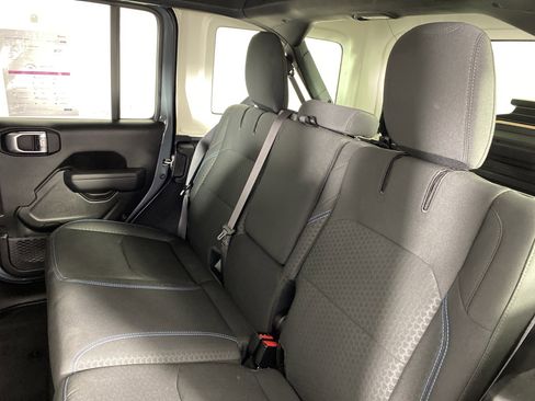 Used 2025 Jeep Wrangler Unlimited Rubicon 4xe AWD/4WD image 29