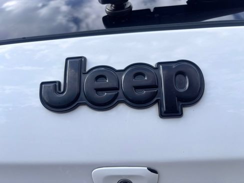 Used 2016 Jeep Cherokee High Altitude AWD/4WD image 11