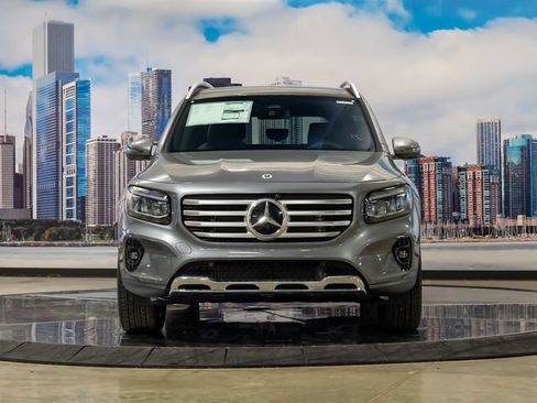 Used 2026 Mercedes-Benz GLB 250 4MATIC image 3
