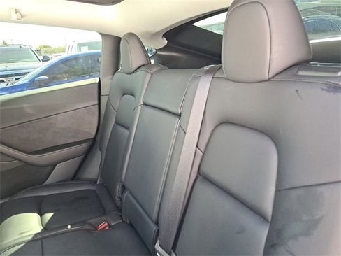 Used 2022 Tesla Model Y Long Range image 13