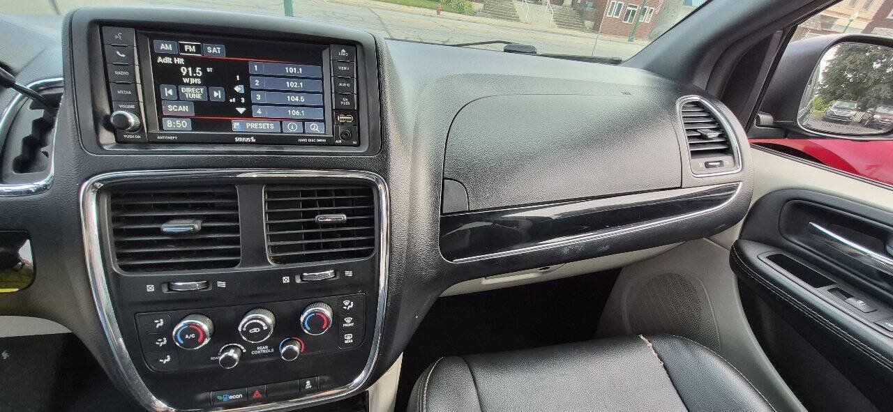 Used 2017 Dodge Grand Caravan SXT FWD image 22