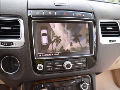 Used 2016 Volkswagen Touareg TDI AWD/4WD image 61