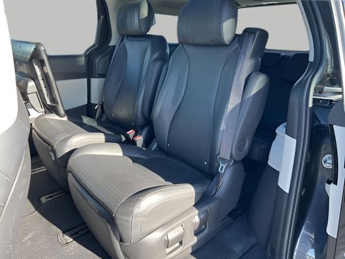 Used 2022 Kia Carnival SX Prestige image 31