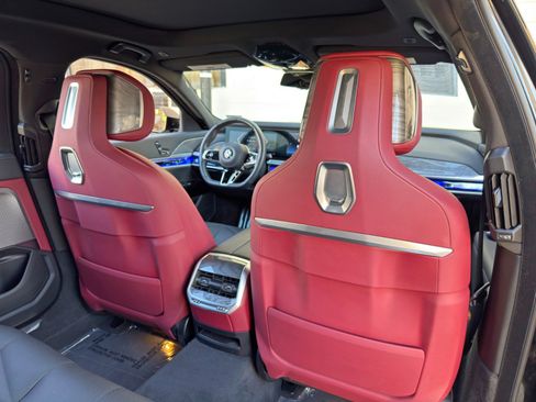 Used 2024 BMW 740i w/ Premium Package 2 RWD image 50