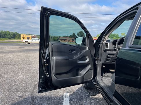 Used 2024 Nissan Frontier SL w/ Technology Package RWD image 8