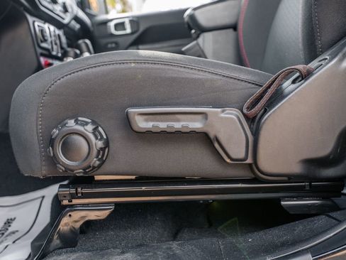 Used 2022 Jeep Wrangler Unlimited Rubicon AWD/4WD image 19