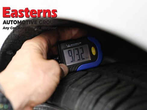 Used 2024 Chrysler Pacifica Select image 27