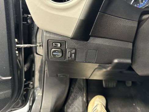 Used 2017 Toyota Corolla LE w/ Carpet Mat Package (TMS) image 20