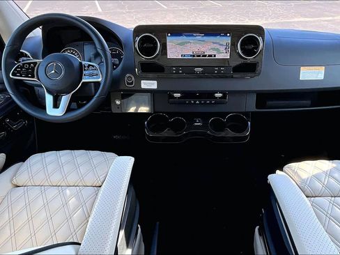 Used 2024 Mercedes-Benz Sprinter 3500 image 17