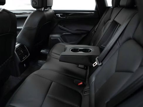 Certified 2026 Porsche Macan AWD/4WD image 35