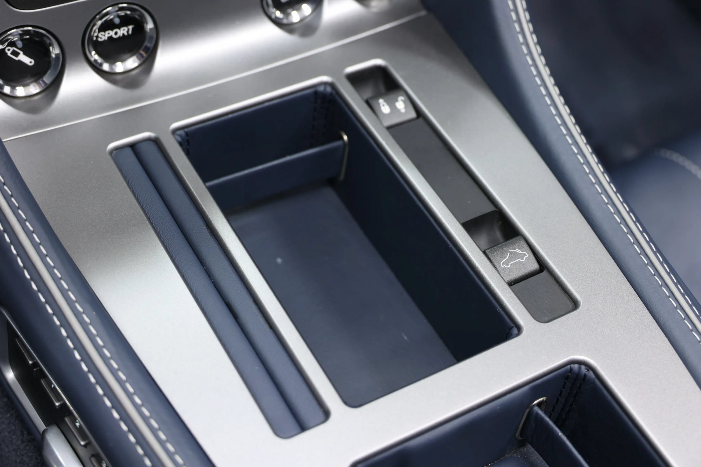 Used 2012 Aston Martin Virage Volante RWD image 42