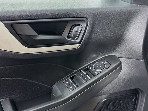 Used 2022 Ford Escape SE FWD image 18