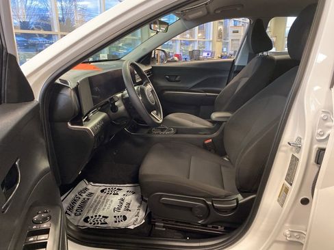 New 2025 Hyundai Kona SE image 9