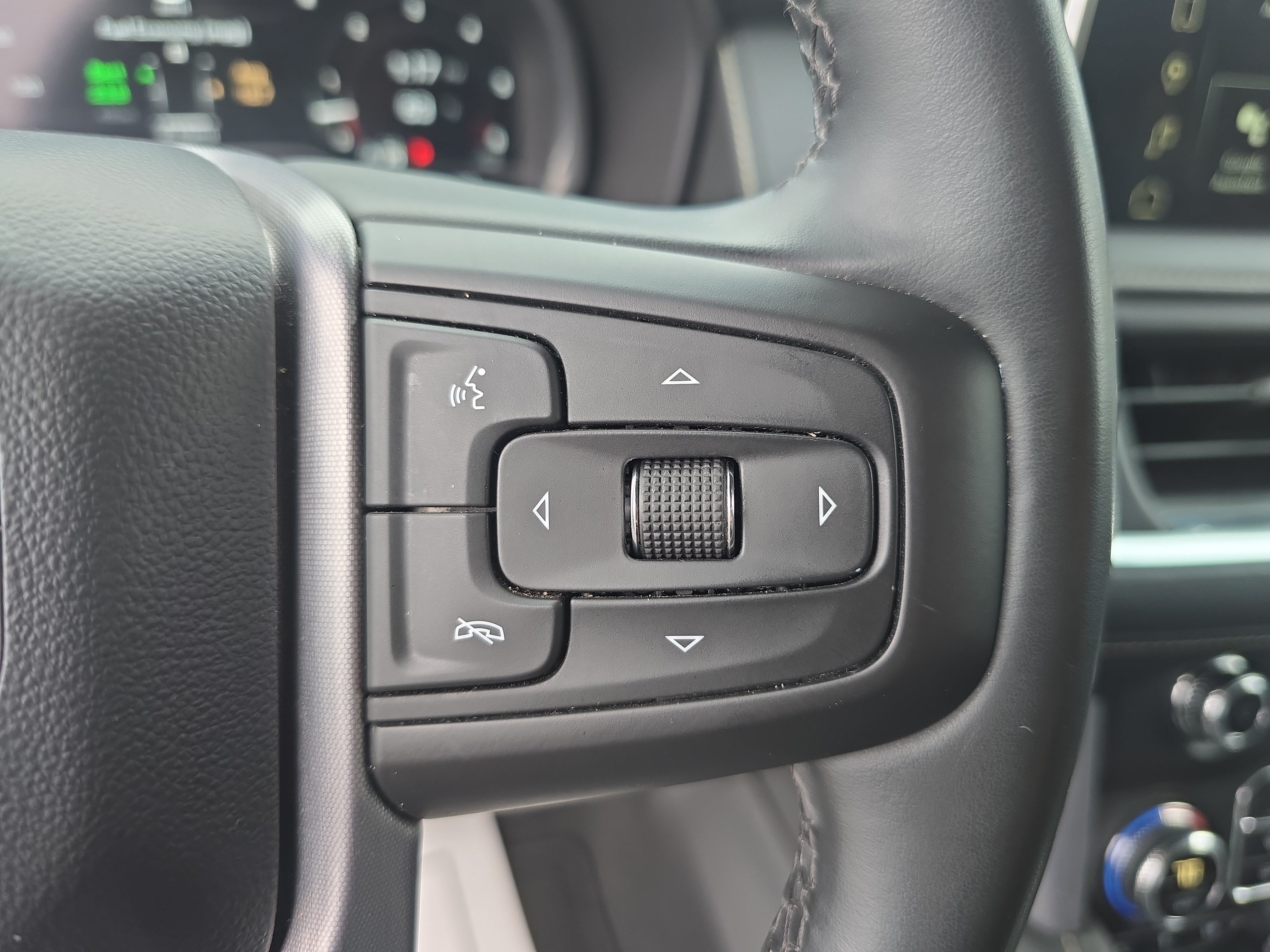 Used 2024 GMC Yukon SLT AWD/4WD image 18