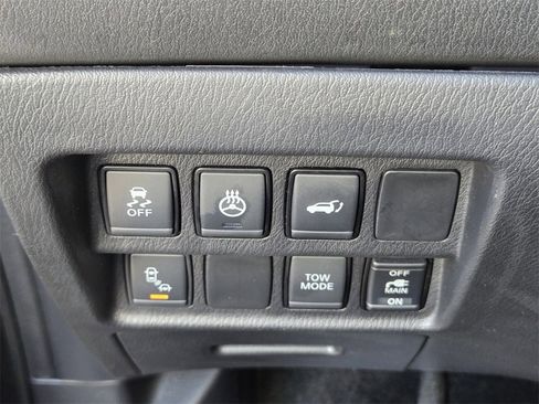 Used 2019 Nissan Pathfinder Platinum image 32