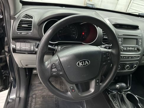Used 2015 Kia Sorento LX image 10