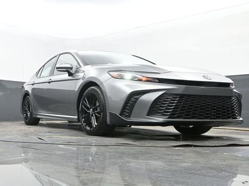 Used 2026 Toyota Camry SE image 23