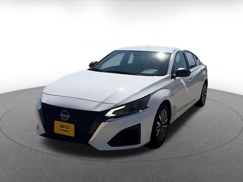 Used 2025 Nissan Altima 2.5 SV FWD image 7