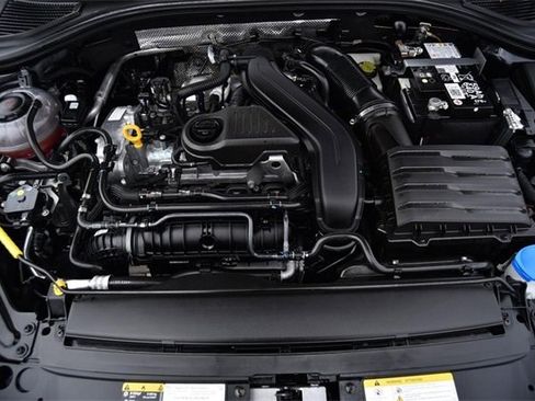 Certified 2025 Volkswagen Jetta SE w/ Sunroof Package image 25