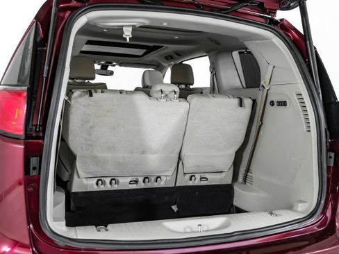 Used 2020 Chrysler Pacifica Limited image 46