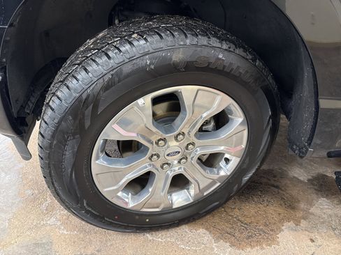 Used 2023 Ford F150 Platinum image 4