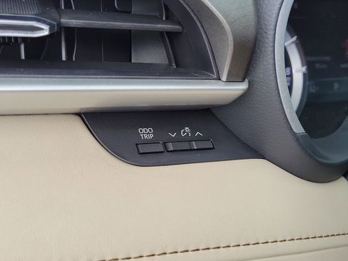 Used 2021 Toyota Highlander XLE FWD image 26