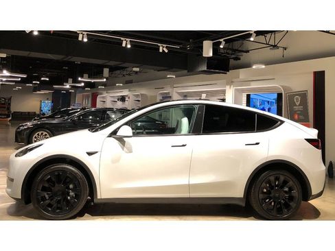 Used 2024 Tesla Model Y Long Range image 8