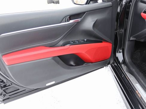 Used 2018 Toyota Camry XSE image 11