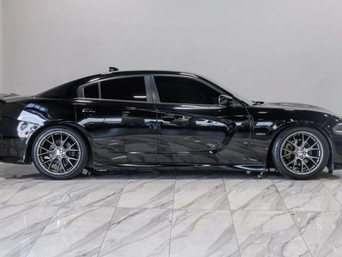 Used 2019 Dodge Charger R/T w/ Plus Group RWD image 7