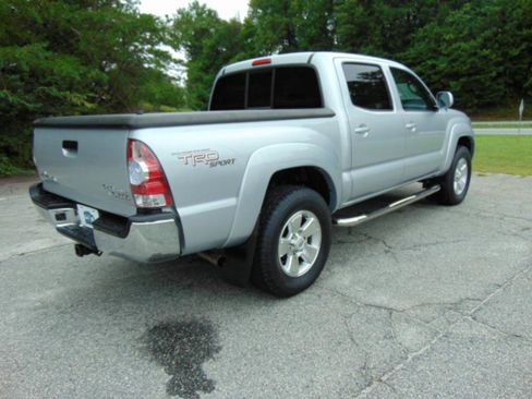 Used 2009 Toyota Tacoma PreRunner w/ TRD Sport Pkg RWD image 2