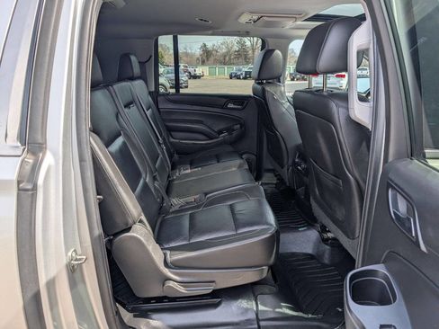 Used 2015 Chevrolet Suburban LT image 12