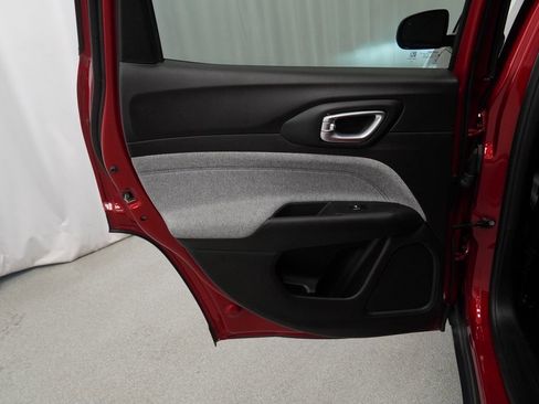 Certified 2025 Jeep Compass Latitude w/ Convenience Group image 42