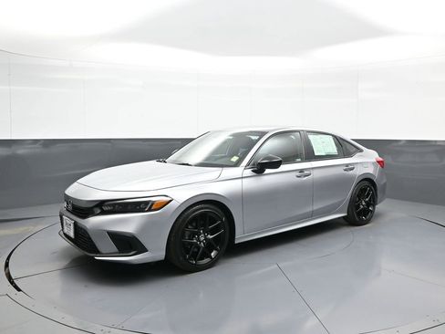 Used 2023 Honda Civic Sport image 10