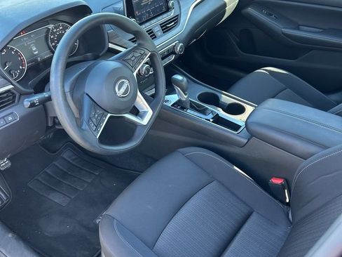 Used 2025 Nissan Altima 2.5 SV FWD image 8
