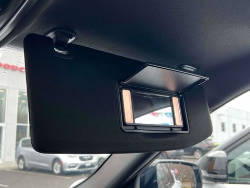 Used 2025 Jeep Grand Cherokee Altitude image 12