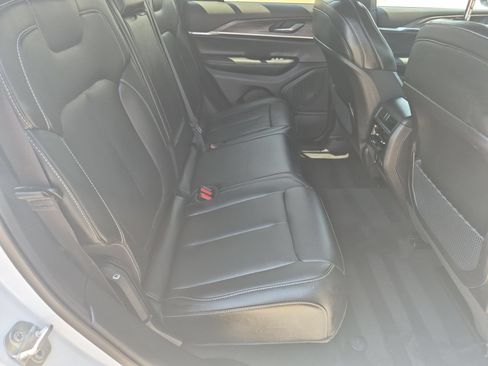 Used 2024 Jeep Grand Cherokee Limited AWD/4WD image 31