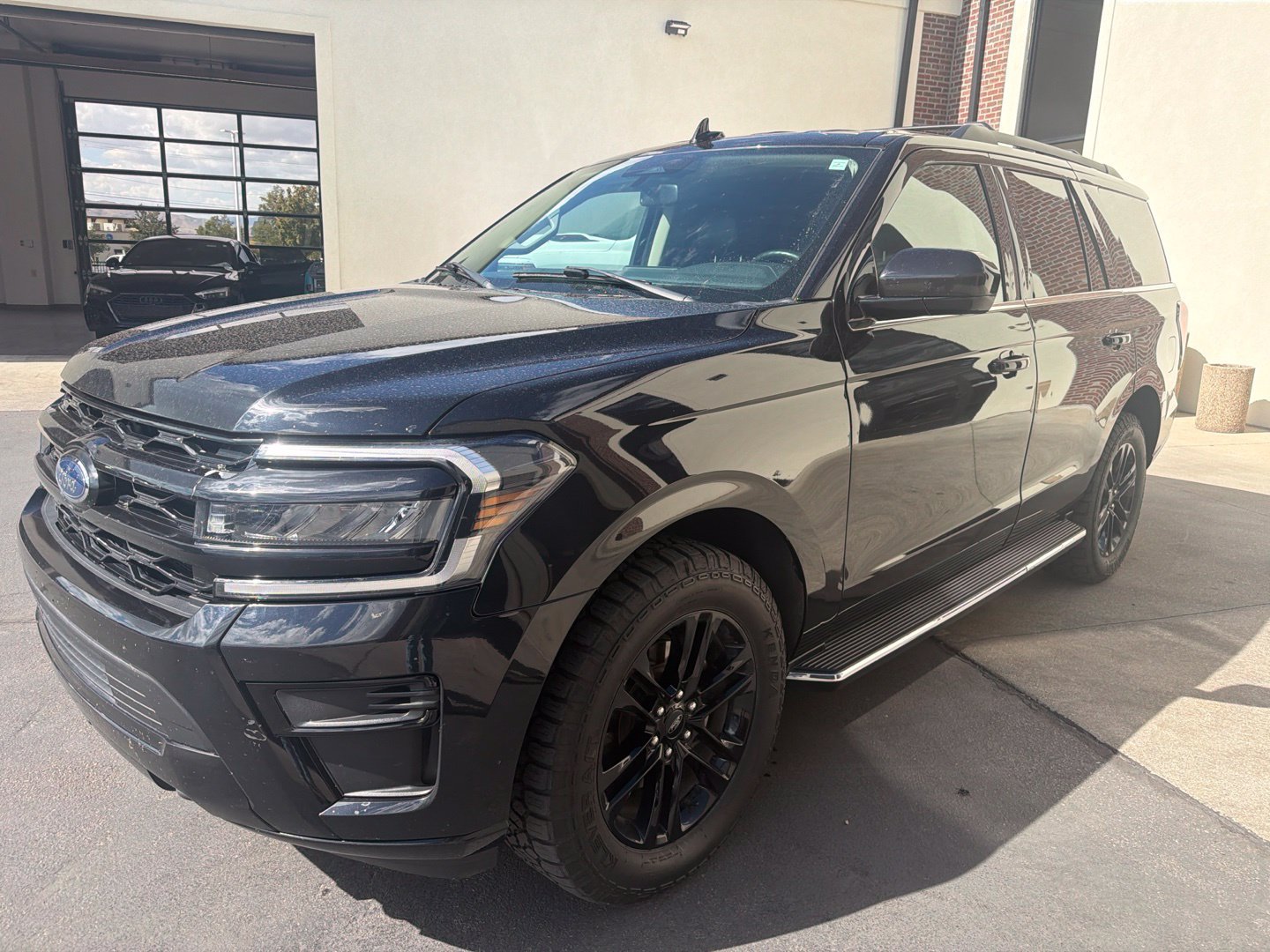 Used 2022 Ford Expedition XLT AWD/4WD image 4