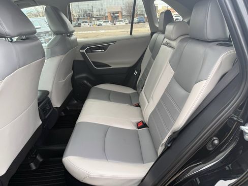 Used 2019 Toyota RAV4 Limited image 18