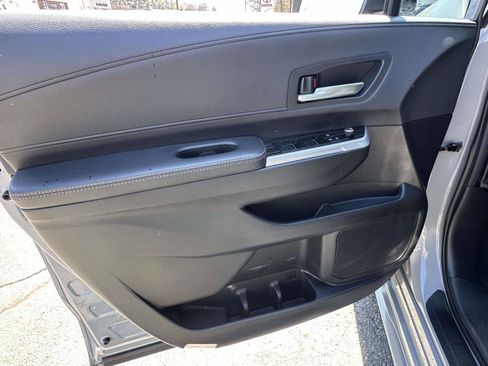 Used 2025 Toyota Sienna XLE Woodland Edition image 22