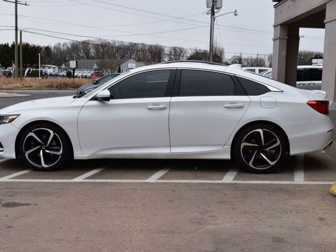 Used 2018 Honda Accord Sport image 5