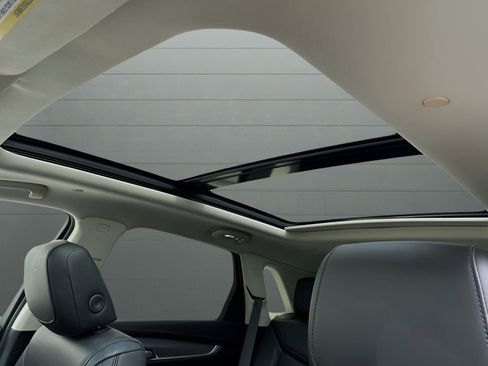 Used 2018 Cadillac XT5 Luxury w/ LPO, Sport Package image 11