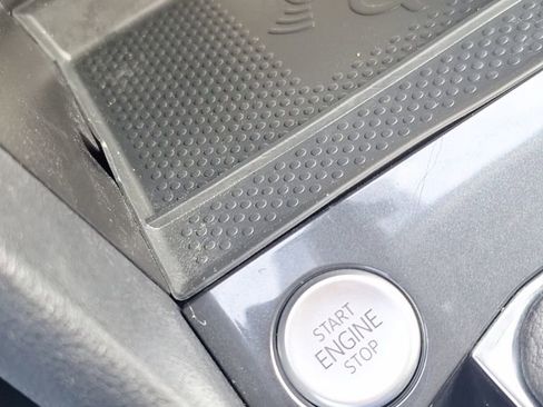 Used 2024 Volkswagen Tiguan SE image 36