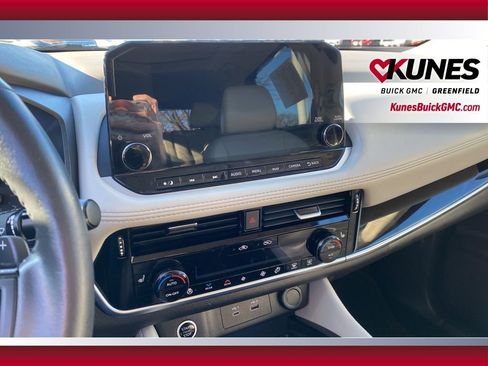 Used 2023 Nissan Rogue SL w/ SL Premium Package image 23