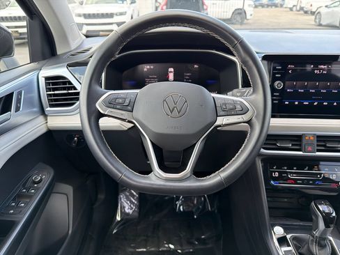 Used 2025 Volkswagen Taos SE AWD/4WD image 15
