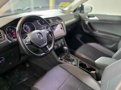 Used 2019 Volkswagen Tiguan SE w/ Panoramic Sunroof Package image 16